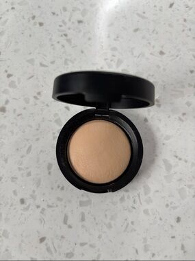 French Vanilla Laura Geller Baked Highlighter